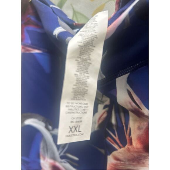 Fabletics Brogan Shimmer Capri - Picture 3 of 4